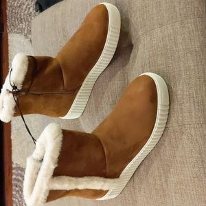 New with box women's Jolene winter boot in Cognac in sizes